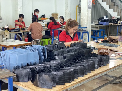 Xưởng sản xuất ví, dây lưng da thật giá sỉ cực thấp tại xưởng 