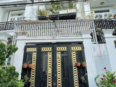 Ccg nhà 3 tầng 3pn 4wc ngay chợ thủ đức, xe hơi đậu cửa 24/24 - sổ riêng hoàn công chuẩn - g i á r ẻ 0