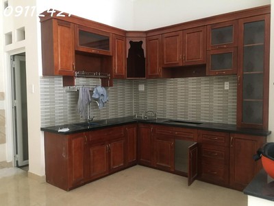 Ccg nhà 3 tầng 3pn 4wc ngay chợ thủ đức, xe hơi đậu cửa 24/24 - sổ riêng hoàn công chuẩn - g i á r ẻ 3