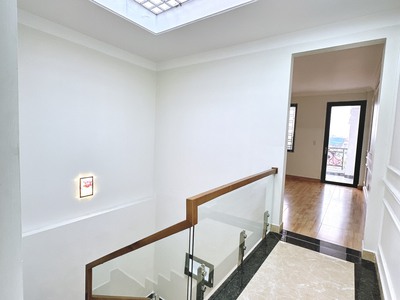 Cần bán nhà Mặt Đường Lực Hành , Đằng Lâm , Hải An. Gara ô tô trong nhà . 0