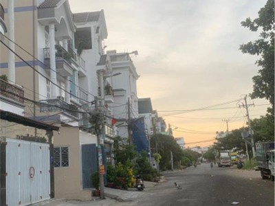 Đất xây biệt thự 10 x 27m - huỳnh tấn phát - cách phú mỹ hưng -q.7 3phút . chỉ 62t/m2 2