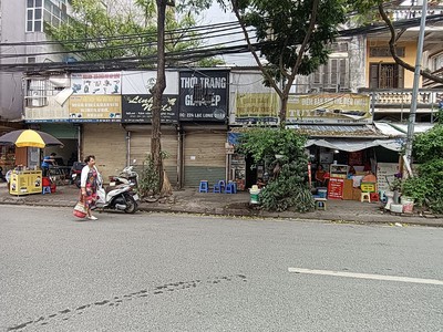 Mặt phố lạc long quân, dt 85m2 x 1t, mt 7,3m, vỉa hè 5m. giá bán 37 tỷ. 1