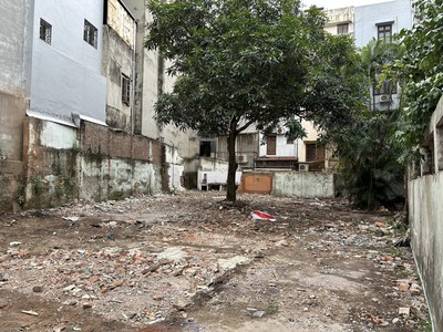 Đất lô góc dt 172m2, mt 10,5m. phố lạc long quân giá bán 33,5 tỷ. 2