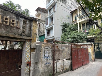 Đất lô góc dt 172m2, mt 10,5m. phố lạc long quân giá bán 33,5 tỷ. 3