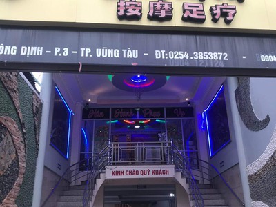 Chính chủ đi nước ngoài cần sang tiệm massage food biroen 325 trương công định. 0