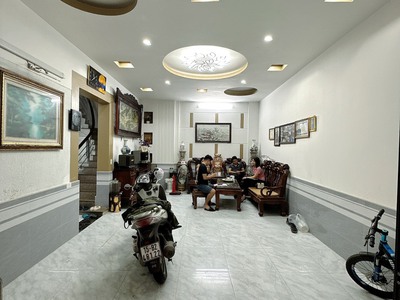 Bán nhà chợ hàng mới, diện tích 49m 4 tầng ngõ cực nông giá 3.05 tỉ 0