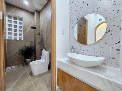 Bán nhà 3 tầng mặt tiền Lê Văn Sĩ còn rất mới 2