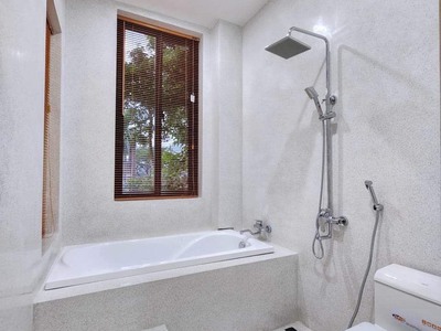 Bán nhà 3 tầng mặt tiền Lê Văn Sĩ còn rất mới 3