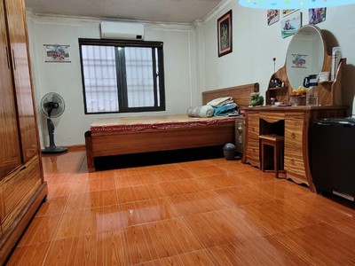 Cần bán nhà đống đa - chùa bộc - khu vực hiếm nhà bán - tập thể tầng 3 - gần phố - hơn 2 tỷ 1