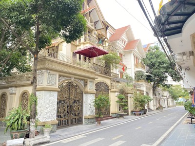 , bán nhanh biệt thự 187 trung kính, mặt tiền 13m, thiết kế siêu mãn nhãn kiểu châu âu 0