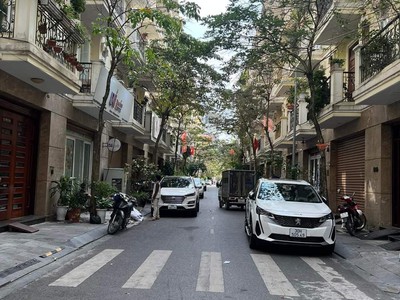 Bán sim vip tứ 6 Viettel đẹp. 8493