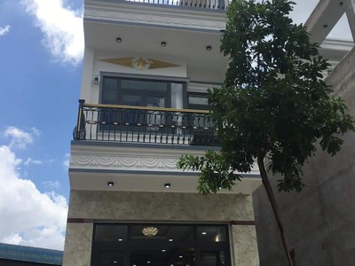 Bán nhà 1 trệt , 2 lầu ngay trung tâm TP Tân Uyên 0