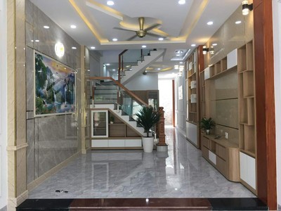 Bán nhà 1 trệt , 2 lầu ngay trung tâm TP Tân Uyên 1