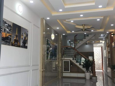 Bán nhà 1 trệt , 2 lầu ngay trung tâm TP Tân Uyên 2