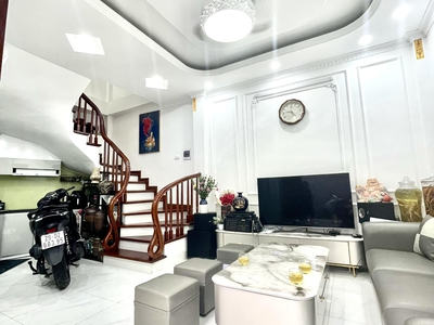 37M2 5 tầng mới đẹp gần phố Ngõ thông TT HBT Kim Ngưu Chỉ hơn 5 tỷ. 1