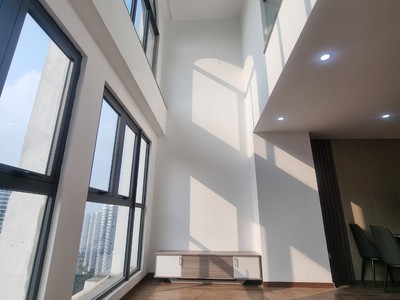 Bán gấp căn penhouse 132m2 với 3pn 4wc cực đẹp, tặng full đồ, 2 tầng 1