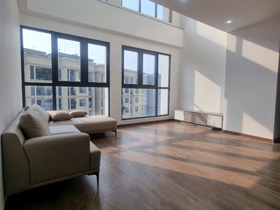 Bán gấp căn penhouse 132m2 với 3pn 4wc cực đẹp, tặng full đồ, 2 tầng 2