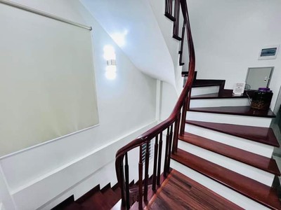 Bán nhà phân lô phố trần quốc hoàn diện tích 36/41t2m chủ xây 6 tầng mặt tiền 3.6m giá chào bán 3