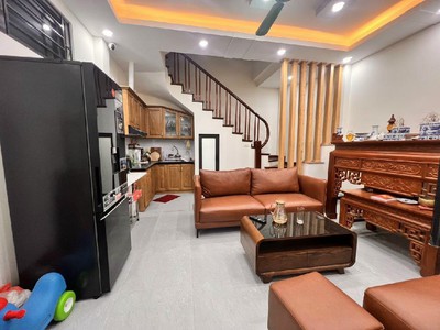 Nhà đẹp 5tầng, dt40m2 , mt5m- giá 7 tỷ - gần học viện tài chính - bắc từ liêm - đường ô tô 1