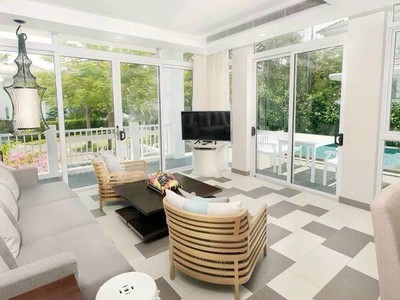Định cư mỹ   nên Bán gấp biệt thự biển siêu vip Premier 300m2, ngay trung tâm, full nội thất 5