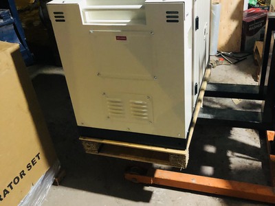Máy phát điện công nghiệp 9-10kw chạy dầu chống ồn YIKITO DHY10500. 2