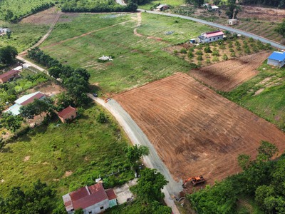 Bán ngộp 212m2  5,6x42,5  sổ riêng có thổ cư giá 295 triệu TX Bình Phước gần trường chợ KCN sầm uất 0