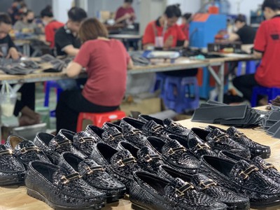 Giày dép da bò xưởng sản xuất trực tiếp tuyển sỉ vốn thấp- hỗ trợ đổi mẫu khi bán chậm 0
