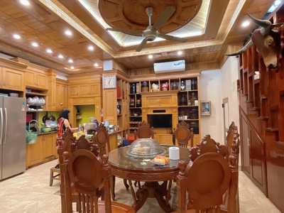 Chính chủ gửi bán bán nhanh biệt thự 187 trung kính, mặt tiền 13m, diện tích 165m, 40 tỷ có thương 2