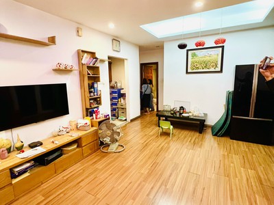 Bán gấp căn hộ chung cư 173 xuân thuỷ, 100m, 3 ngủ 2wc, tầng trung, nội thất đẹp, giá 5.5 tỷ 0