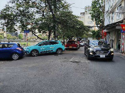 Mảnh đất bồ đề long biên vị trí trung tâm oto sát phố, ở thoáng 101m, ngang: 5.9m, 14 tỷ 7 1