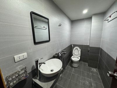 Nhà đẹp hoàng quốc việt - phân lô - vỉa hè   ô tô tránh   kinh doanh - 2 thoáng trước sau 3