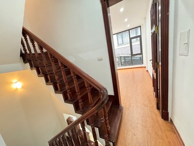 Nhà đẹp hoàng quốc việt - phân lô - vỉa hè   ô tô tránh   kinh doanh - 2 thoáng trước sau 1