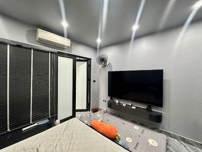 Bán nhà tân mai, nhà đẹp, 10m ra đường oto tránh, xung quanh tiện ích bạt ngàn 30m 4.4 tỷ 2