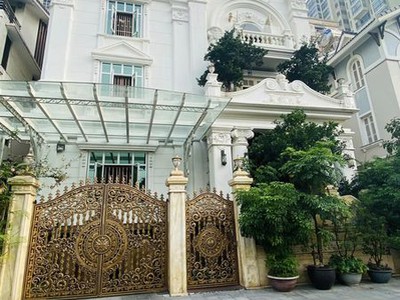 Bán gấp biệt thự  dịch vọng, 160m, 46 tỷ, chủ nhà gửi bank. 0