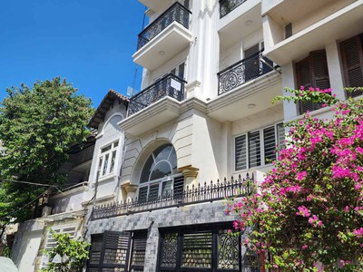 Cho thuê nhà Quận 1 - có hầm và thang máy - chính chủ 2