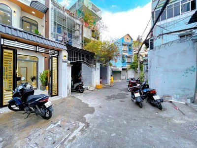 Chủ gấp giảm 500tr chỉ còn 6 tỷ 200 thương lượng có ngay nhà mớ đẹp 2 tầng 48m2 hẻm xe hơi phan văn 0