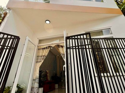 Nhà 2 tầng mới đẹp K3.5m cách đường 20m thông Thái Thị Bôi 1