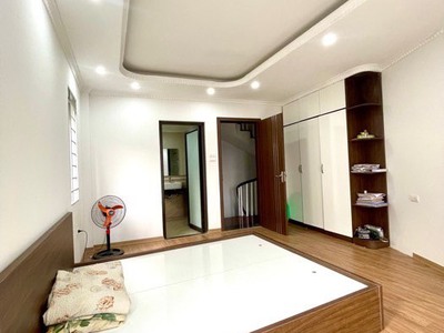 Cho thuê nhà 5 tầng lô góc 1 mặt đường 1 mặt ngõ tại số nhà 33 pháp vân, phường hoàng liệt, quận 2