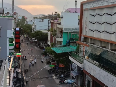 Bán đất tặng nhà 4 tầng mặt tiền kinh doanh đường hoàng vẫn thụ 3