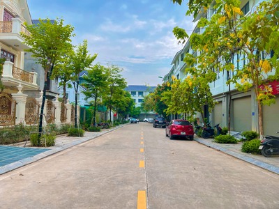 Chính chủ bán căn nhà Liền kề tâm huyết C49 - Ô20  đẹp nhất khu C Geleximco loại diện tích 80m  .  V 0
