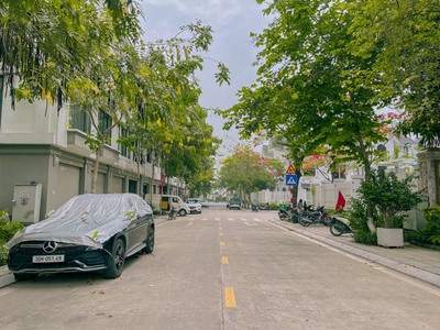 Chính chủ bán căn nhà Liền kề tâm huyết C49 - Ô20  đẹp nhất khu C Geleximco loại diện tích 80m  .  V 1