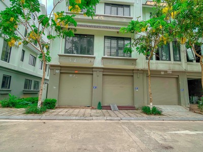 Chính chủ bán căn nhà Liền kề tâm huyết C49 - Ô20  đẹp nhất khu C Geleximco loại diện tích 80m  .  V 4