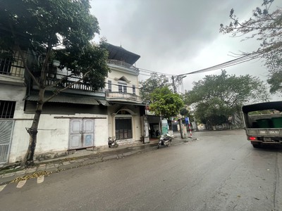 Phan trong tuệ 3 tầng - nhỉnh 4 tỷ dân xây - ô tô đỗ cửa   - 50 mét ra tránh  51 mét, mặt tiền 0