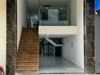 Chính chủ cho thuê toà văn phòng 8 tầng tại Mai Dịch, có thang máy kính 1