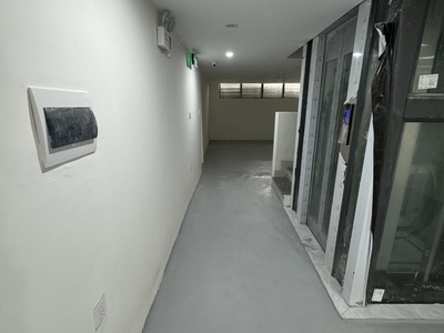 Chính chủ cho thuê toà văn phòng 8 tầng tại Mai Dịch, có thang máy kính 5