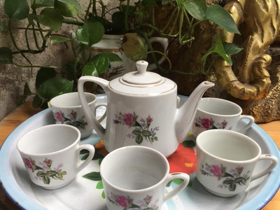Bộ ấm chén sứ Hải dương hoa hồng huyền thoại loại chén 2 hoa 2 bên, trên thị trường thường bán của T 4