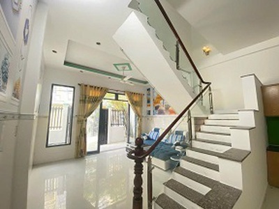 Trống 1 phòng trong nhà nguyên căn cần cho thuê,free đến hết tháng 0