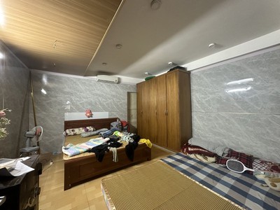 Mặt tiền lê sát ngay chợ đầu mối, 90m2, 3 tầng kd vip 2