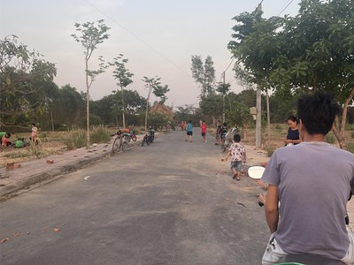 Bán gấp đất nền giá rẻ sổ riêng thổ cư 100.bình minh trảng bom đồng nai .gía bán 1 tỷ 150 /nền.lh 1