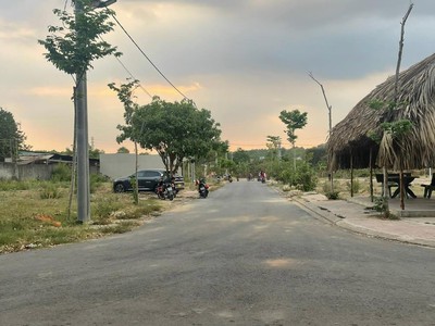 Bán gấp đất nền giá rẻ sổ riêng thổ cư 100.bình minh trảng bom đồng nai .gía bán 1 tỷ 150 /nền.lh 0